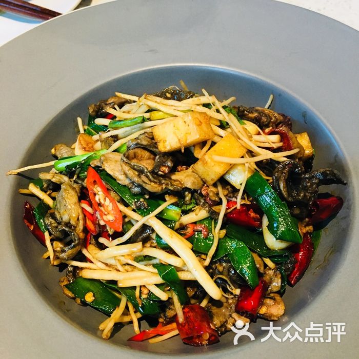 半山腰普洱小炒乌鸡肉图片-北京云南菜-大众点评网