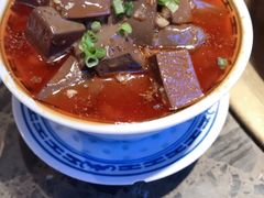 -沪小二炭火蛙锅(淮海中路美食不夜城店)