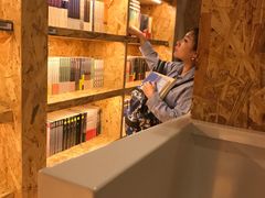 -新华里咖啡书吧(新华书店小寨店)