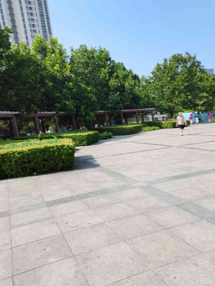 翔宇公园-"9015位置: 就在街角上的一个路边小公园.