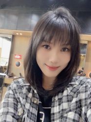 -韩国李知恩形象设计