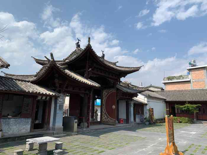 南甸土司衙门-"南甸土司衙门位于粱河县遮岛镇,1996年.