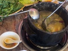 -鲁朗纳麦石锅鸡庄园