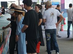 -三亚火车头万人海鲜广场