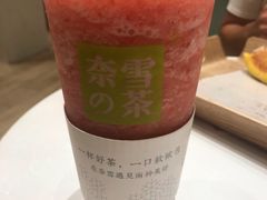 霸气冰淇淋草莓-奈雪的茶(国金中心店)