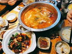 -野山舂·贵州现舂酸汤火锅(鸿通城店)