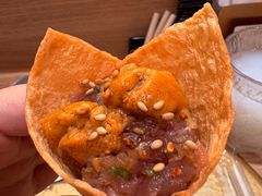 手握卷物-鮨政· Omakase(港汇恒隆广场店)