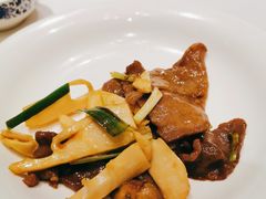 蘑菇春笋炒雪花牛舌-Yan Ting 宴庭中餐厅(上海静安瑞吉酒店)
