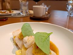 慢煮日本海鲈配墨鱼卷-Amber(置地文华东方酒店)