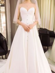 -Lady  Jane高端婚纱礼服馆