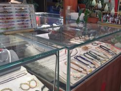 -灵彩珠宝(朗香街店)