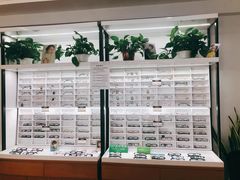 -视野联行眼镜•蔡司•依视路(温江店)