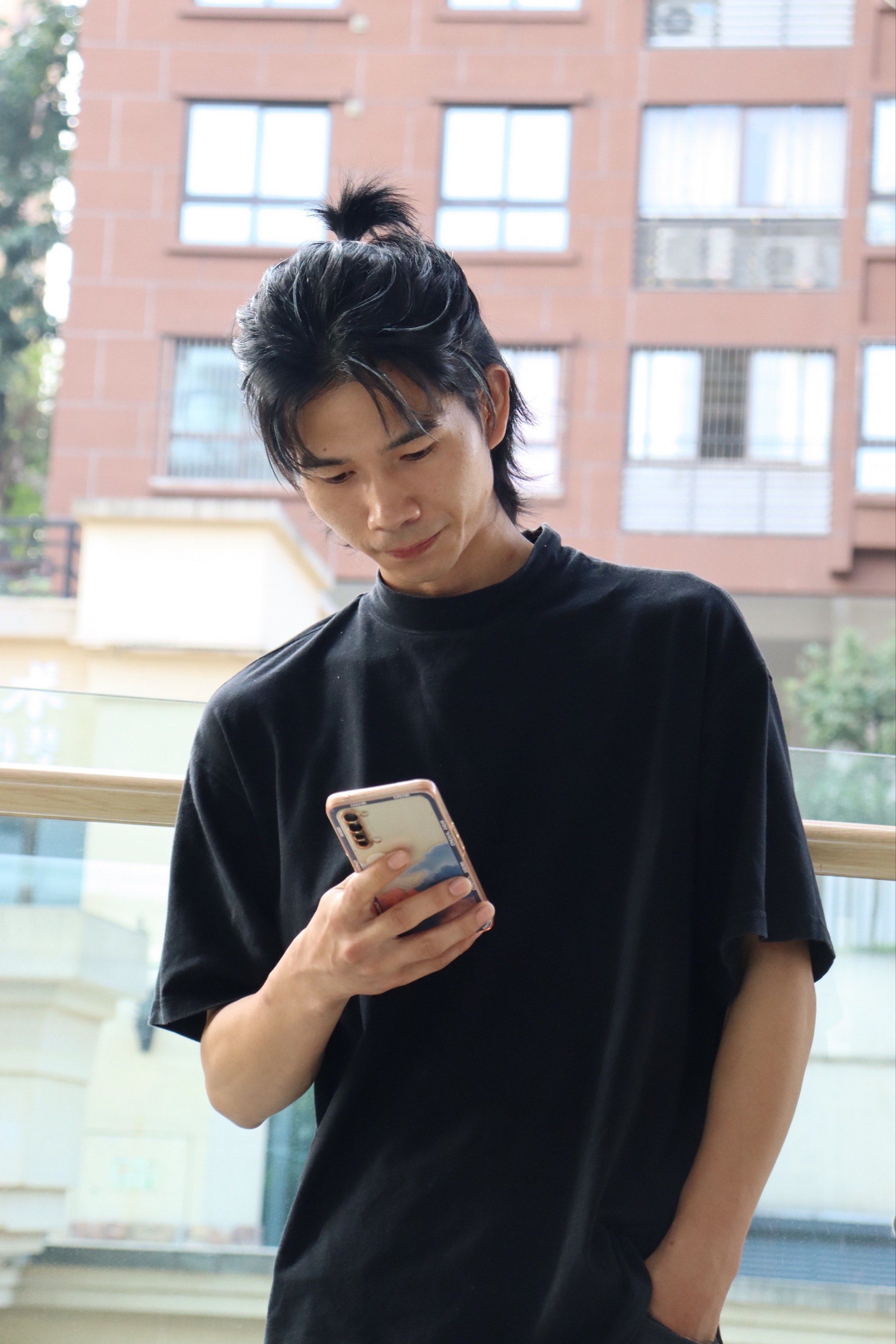 男生狼尾鲻鱼头