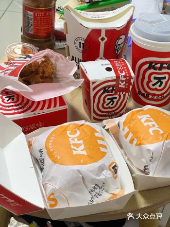 #城市向导官#游泳过一夏好的，这是一份关于麻辣烫和炸