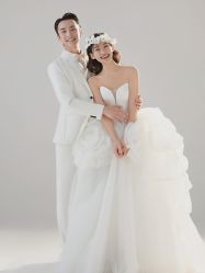 -至臻微拉婚纱摄影