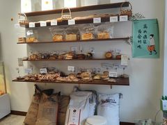 面包甜点陈列柜-雀食面包店(钟楼店)