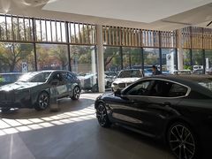 -上海宝信宝马4S店