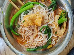 -鹿寨小何螺蛳粉店