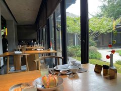 靠窗位-新荣记(西溪湿地店)