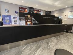 -瑞幸咖啡(小龙湾地铁站临街店)