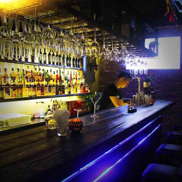 打分 真没想到巨峰路还有这么专业的单一麦芽酒吧,最兴奋的是还有专业