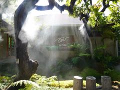 -Chom Cafe and Restaurant