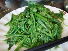 炒南瓜尖-瑞丰园庭院餐厅·白族传统家常菜