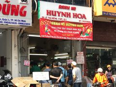 -Bánh Mì Huynh Hoa