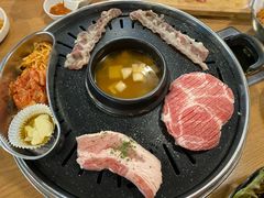 -江南猪肉商会无限续吃(弘大店)