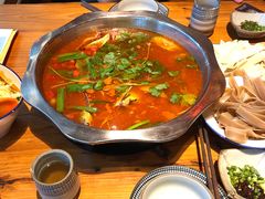 -野山舂·贵州现舂酸汤火锅(鸿通城店)