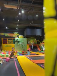 -蹦蹦跳跳(新奥购物中心店)