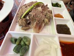 -沙枣树辣子鸡•新疆家常菜(喀什西路店)