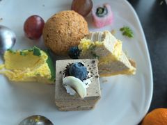 -亚洲国际大酒店·云顶阁旋转自助餐厅