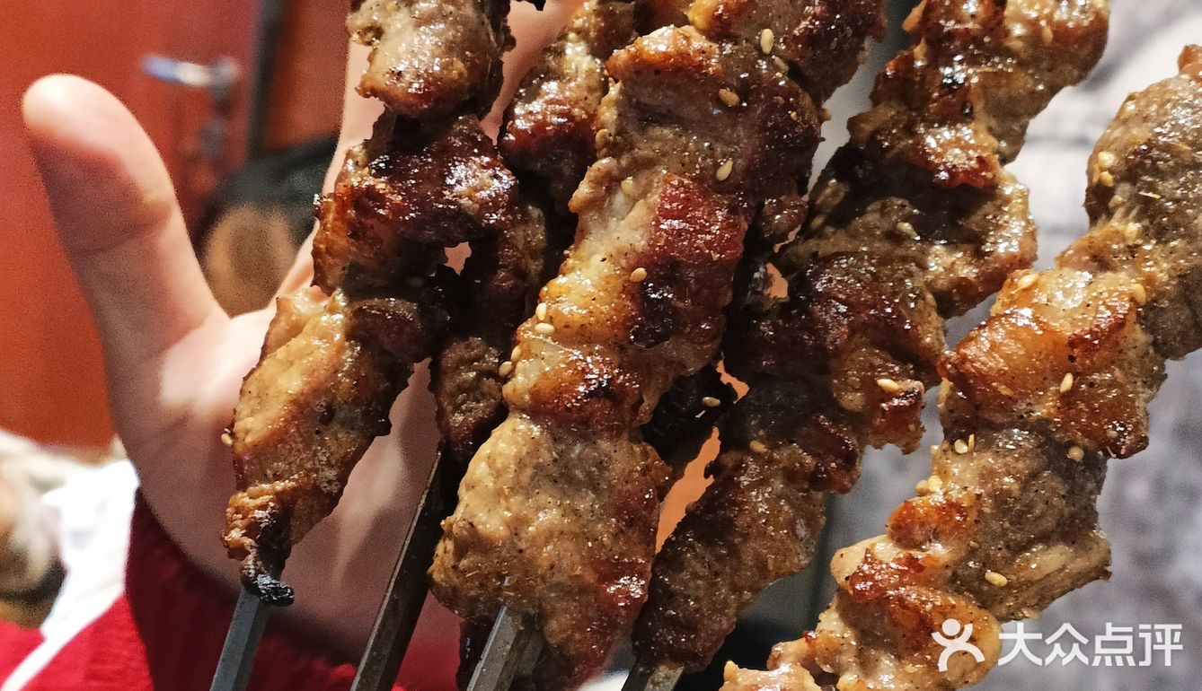 羊肉包子桌上摆!