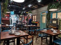 大堂-超越炭火牛蛙火锅鸡(河东店)