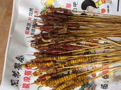 -老街烧烤大排档·地道湖北菜·龙虾馆(汉口火车站店)