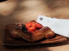 草莓可颂-怪 kafe.