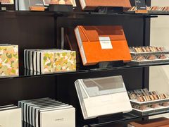 -Laderach 莱德拉(上海环贸iapm店)