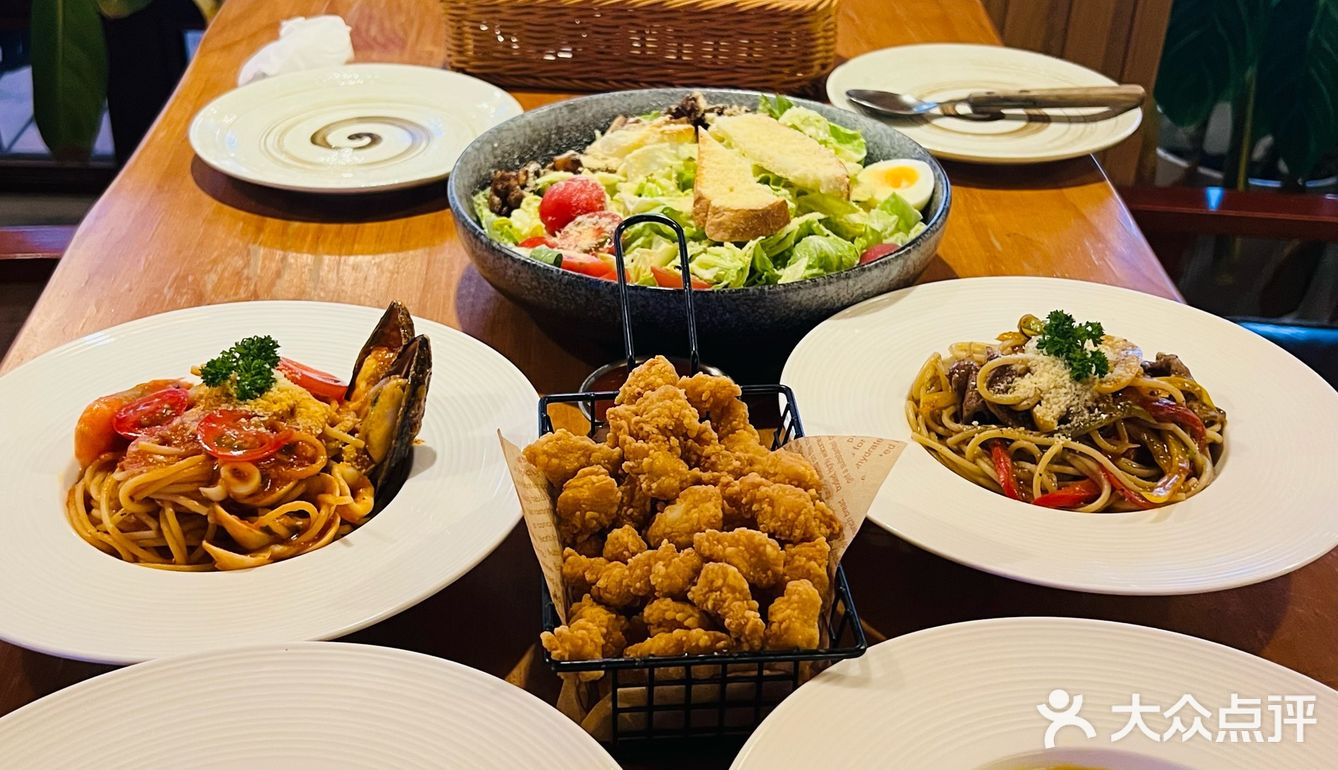 谁会拒绝吹着海风看着海浪享受美食呢！