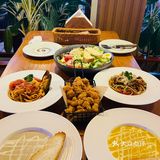 谁会拒绝吹着海风看着海浪享受美食呢！