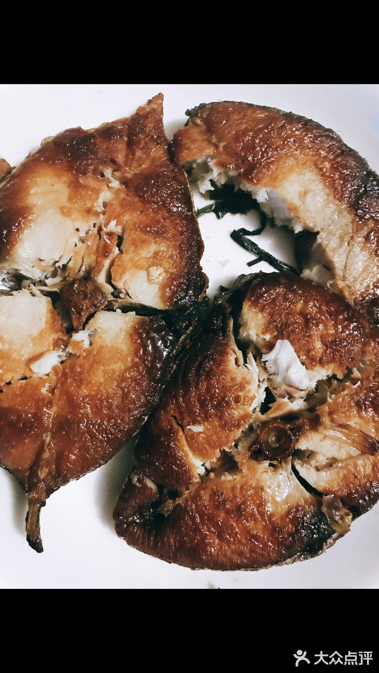 谁叫奶茶店倔强的开门呢！尤其是小眷村。今晚宵夜是香煎鱼