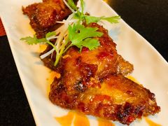 甜辣鸡翅佐以辣蒜汁-WOLFGANG PUCK KITCHEN & BAR(迪士尼小镇店)