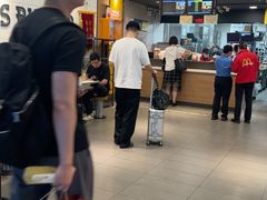 -麦当劳(上海虹桥站30B检票口楼上)
