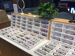 -MiRi眼镜连锁·蔡司·尼康控优点合作店(莘庄店)
