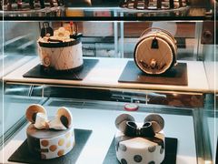 面包甜点陈列柜-富力希尔顿酒店·地阔自助餐厅