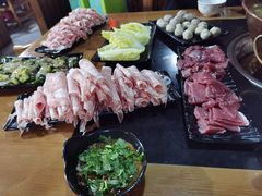 -果松木炭酸菜铜火锅·外婆参鸡汤