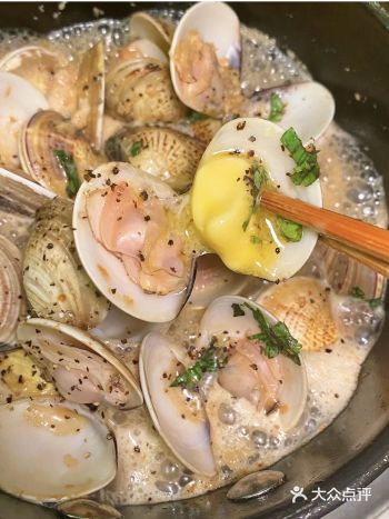 朗姆酒焖蛤蜊️这个做法鲜嫩度拉满了朋友们