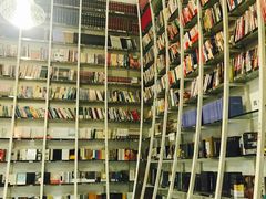 -钟书阁(松江泰晤士小镇店)