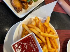 甜辣鸡翅佐以辣蒜汁-WOLFGANG PUCK KITCHEN & BAR(迪士尼小镇店)