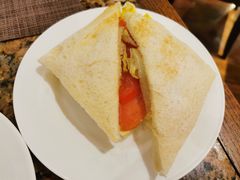 煎蛋培根番茄生菜三明治-三英温泉度假酒店-自助餐厅